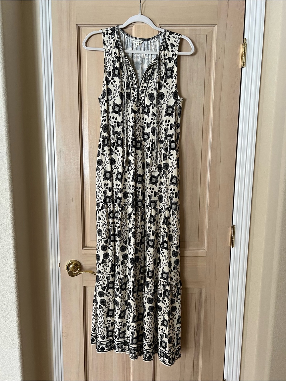 Max Studio Black and White Sleeveless Floral Maxi Dress